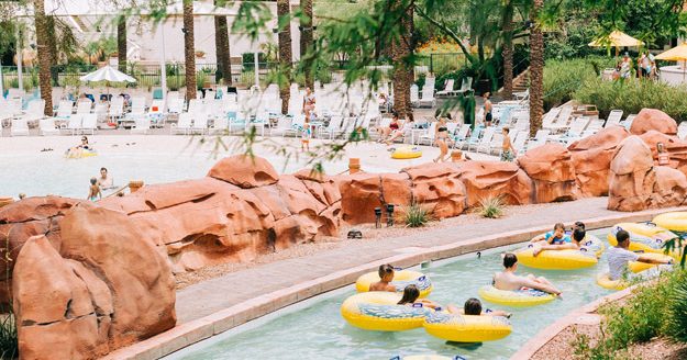 Diversión Junto a la Piscina en los Resorts de Arizona | Visit Arizona