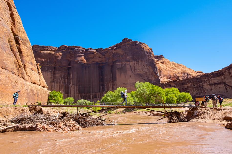 Canyon de chelly hiking tours best sale